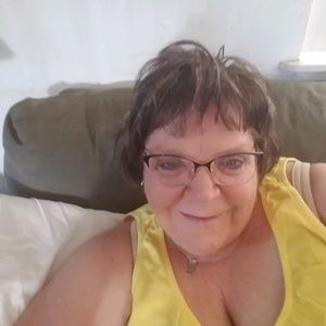 Meet your Posher, Dena